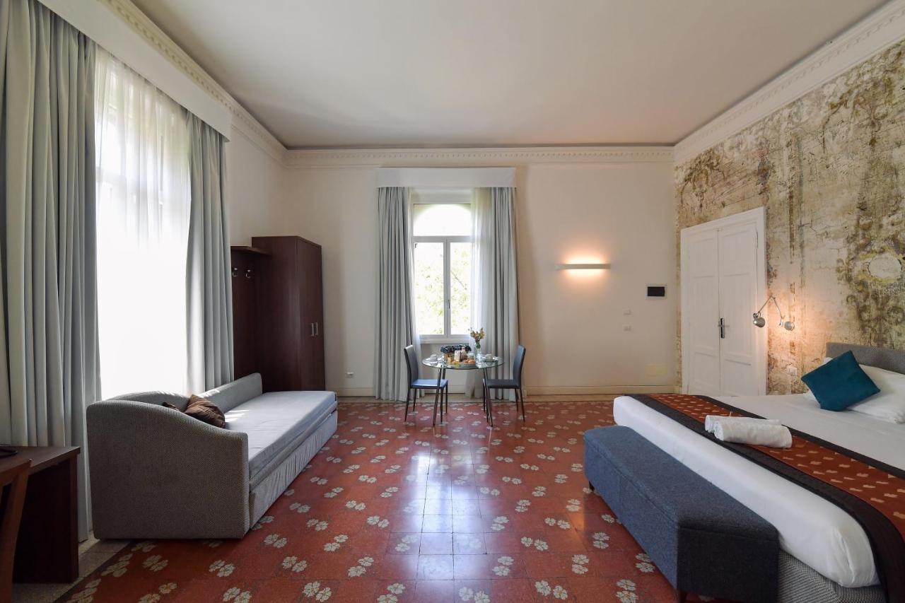Large Junior Suite