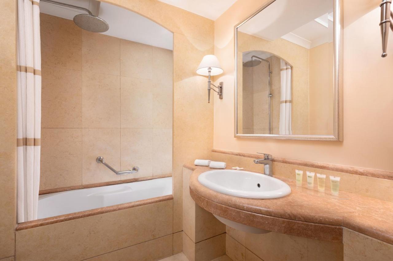 2 room Suite, 1 King, Sofa bed, St. PeterÂ´s Dome view