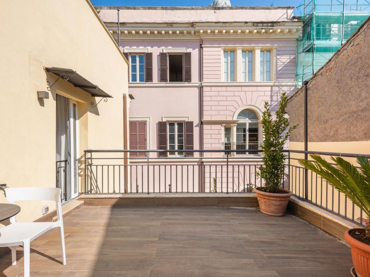 Medium Room with Terrace and Extra Single Bed