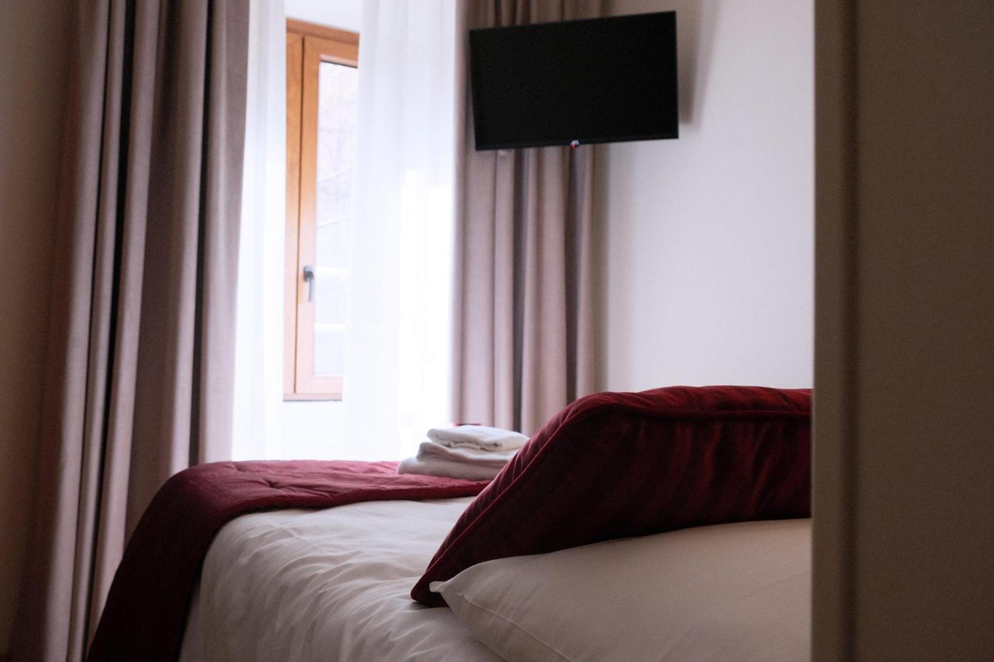 Double Room (1 Adult)
