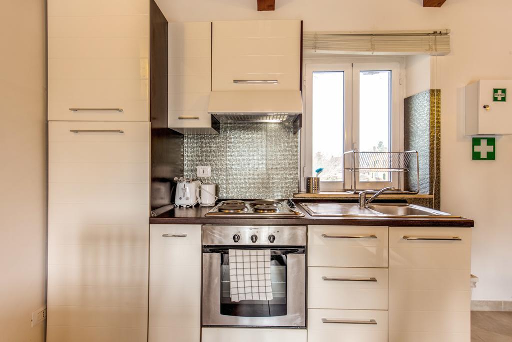 Superior One-Bedroom Apartment Balcony,156357222:JPEG