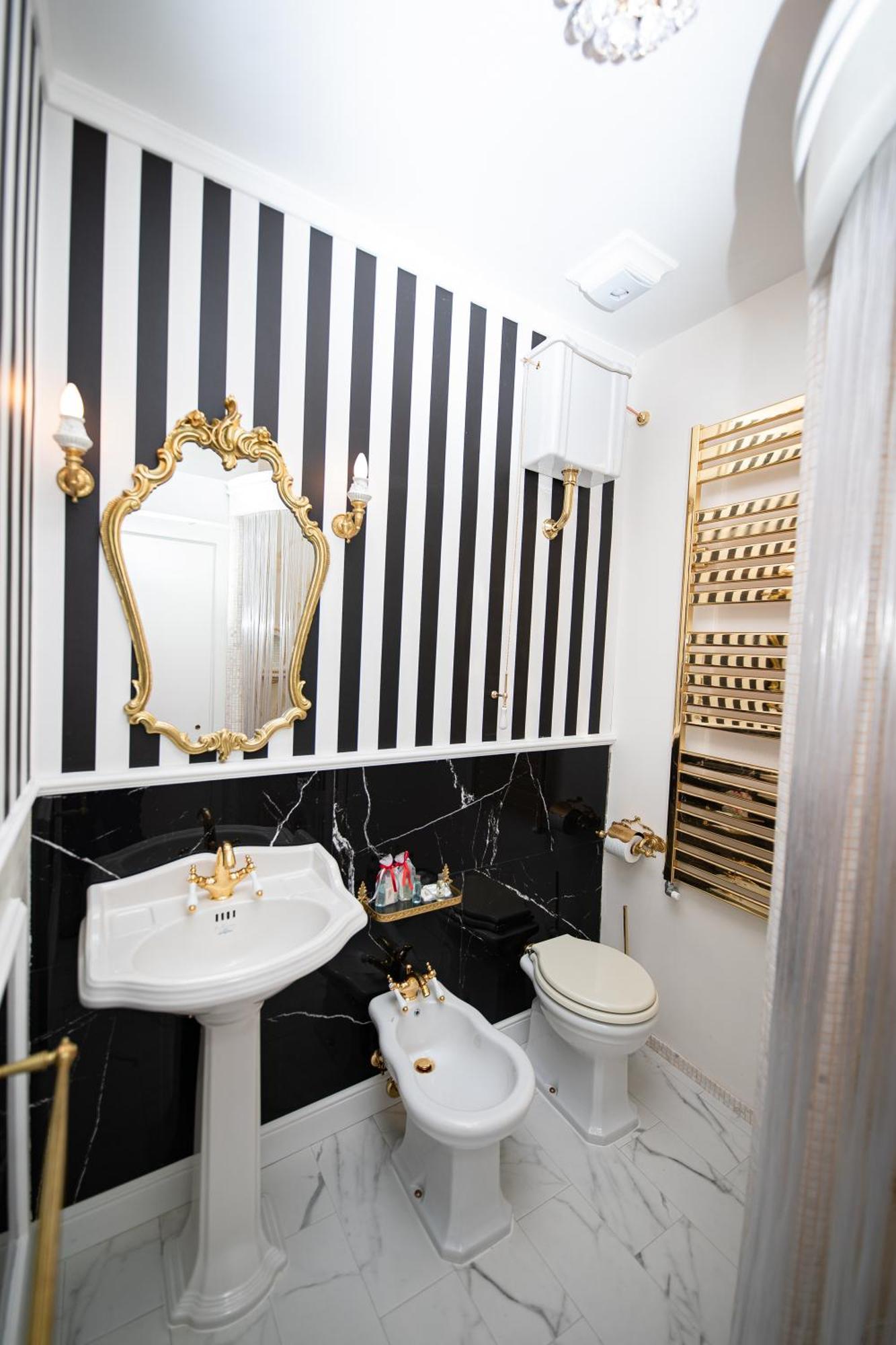 Queen Room with Spa Bath