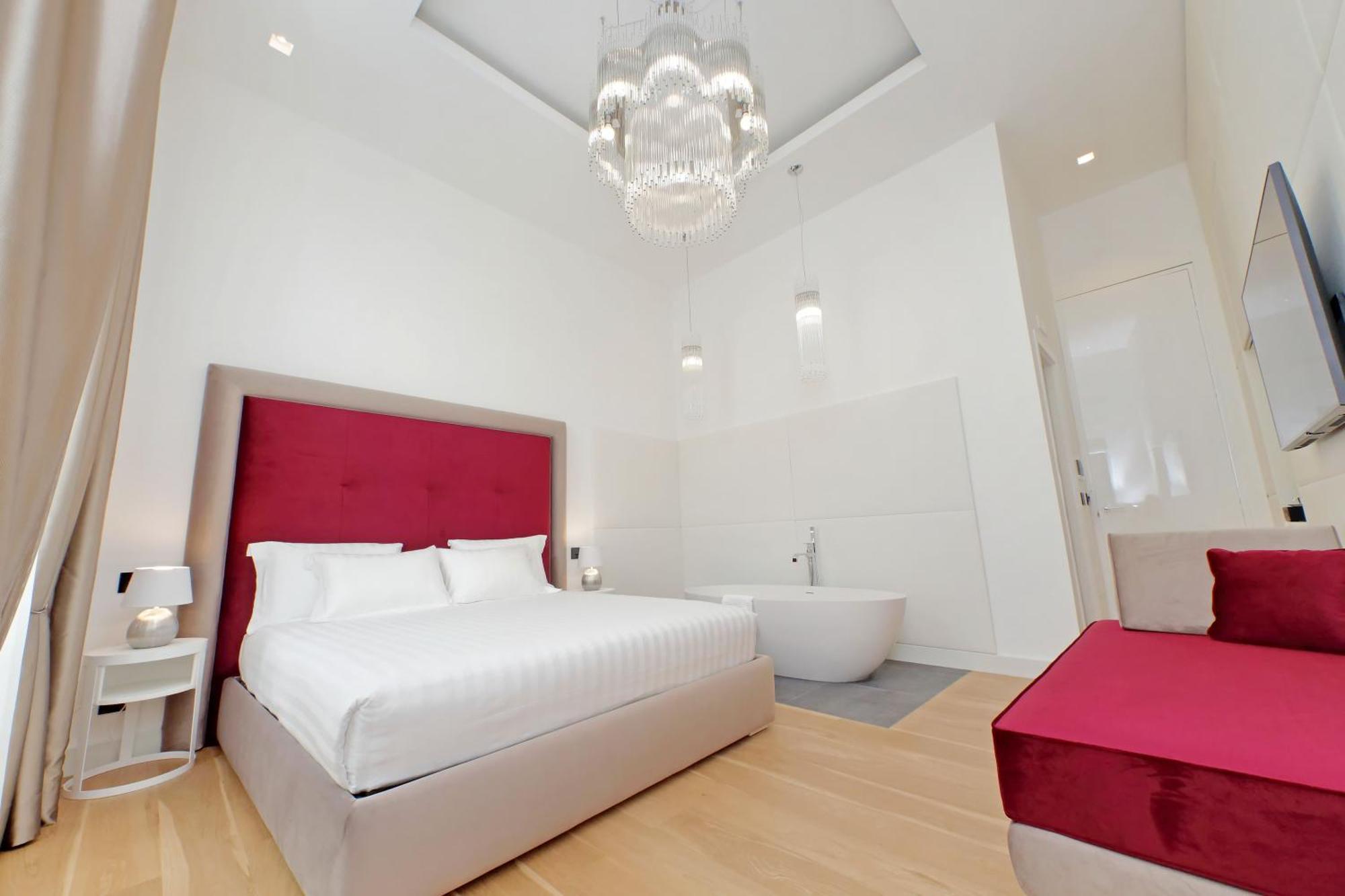 Deluxe King Suite