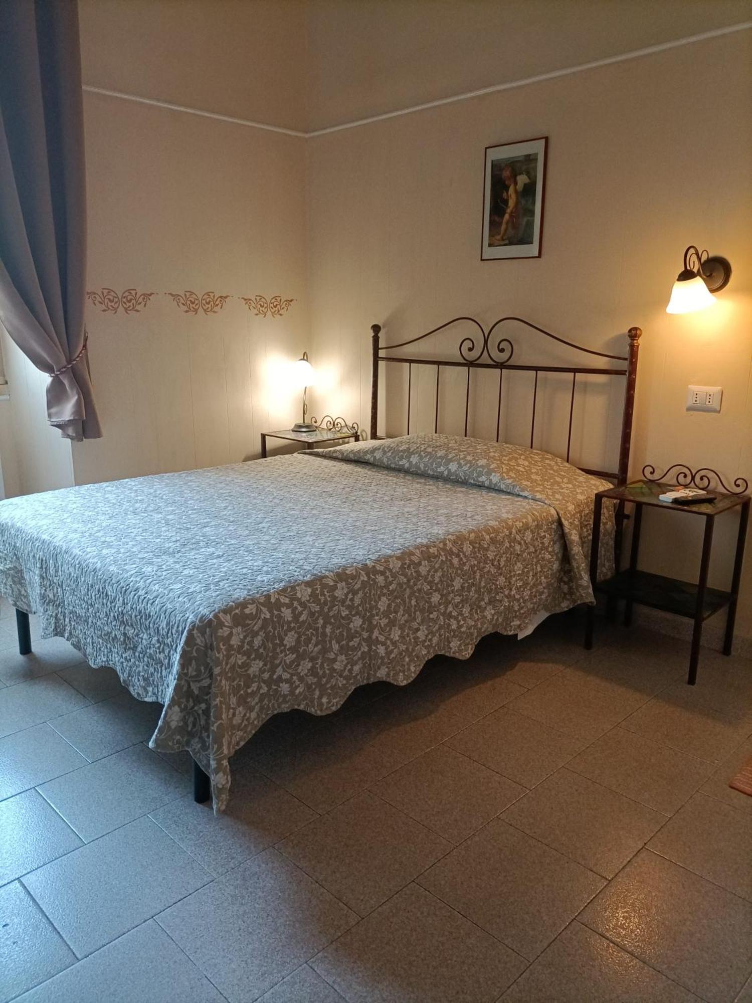 Standard Single Room with Shared Bathroom