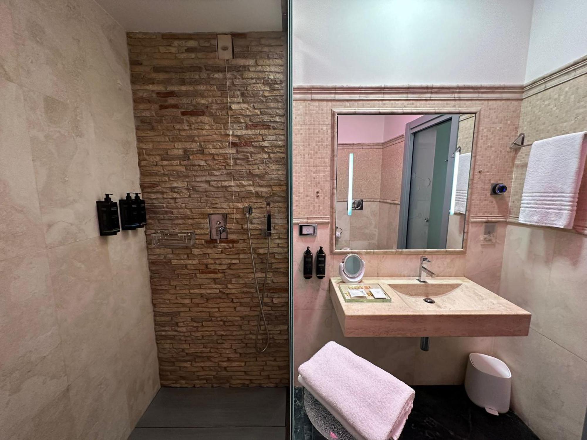 Large Single Room,1746945367:JPEG