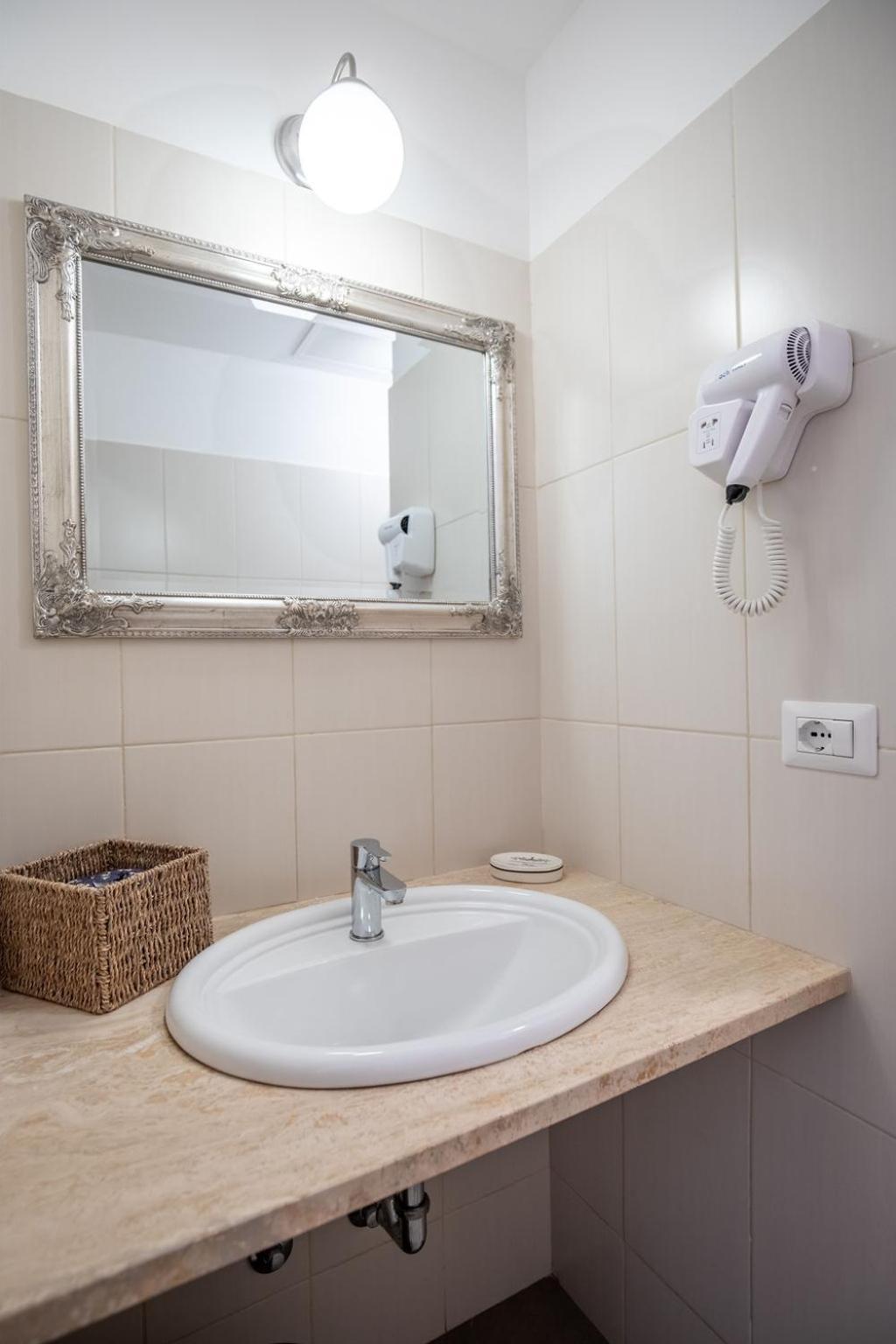 Double Room,1630932788:JPEG