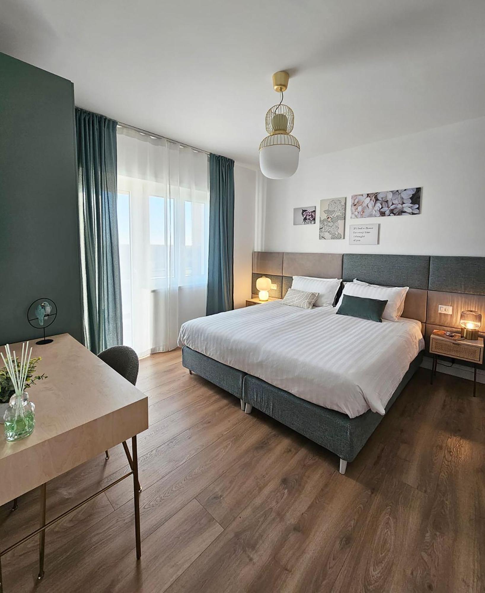 Standard Queen Room