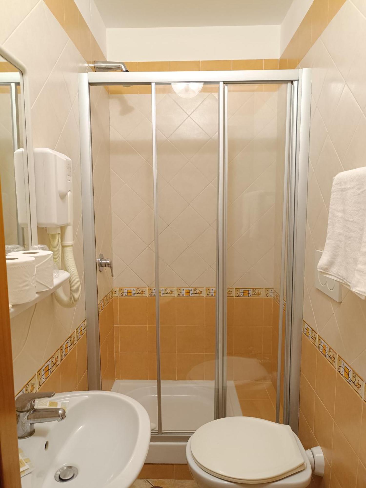 Quadruple Room,1660297744:JPEG