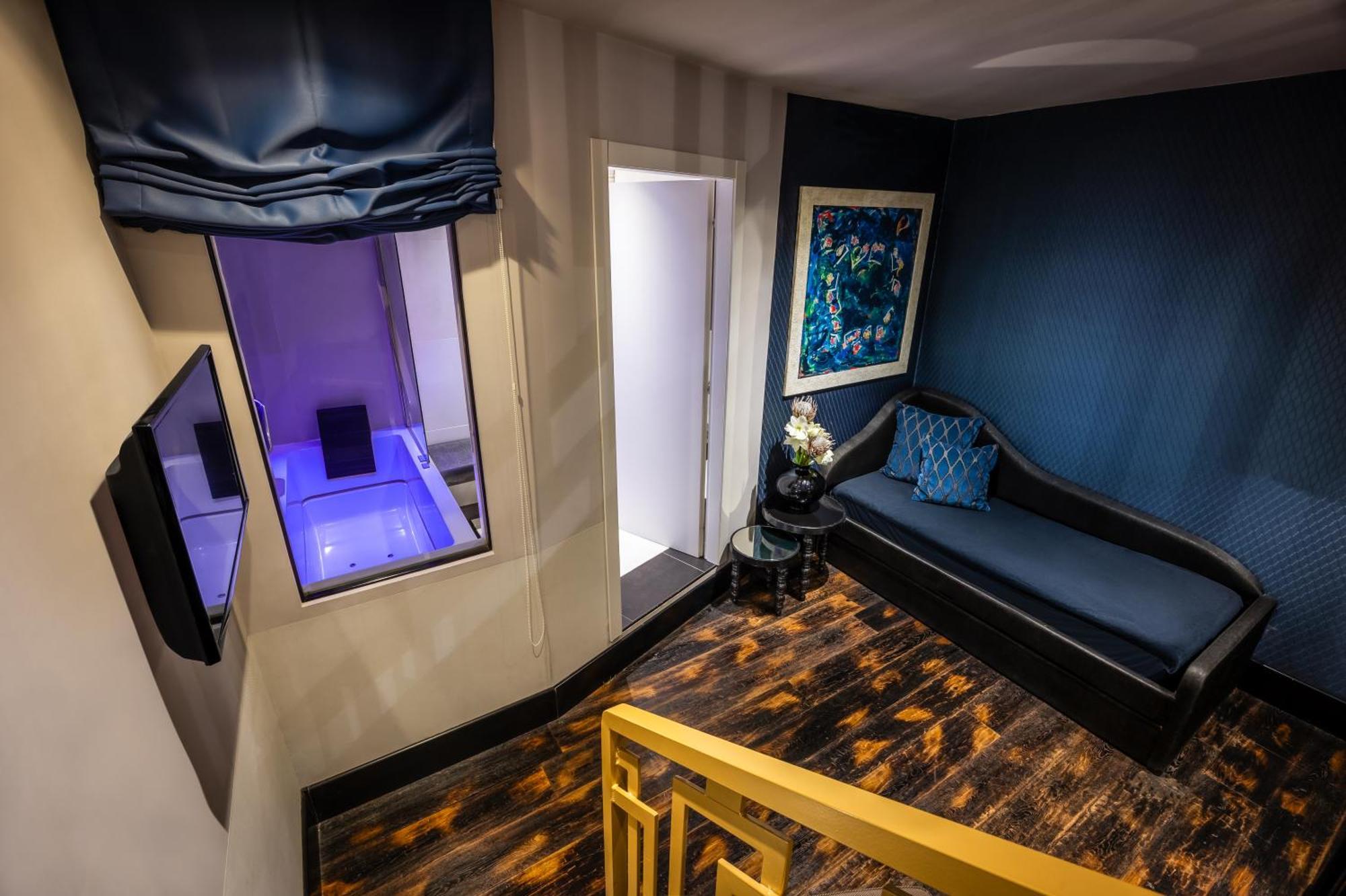 Junior Suite - Split Level (3 Adults)