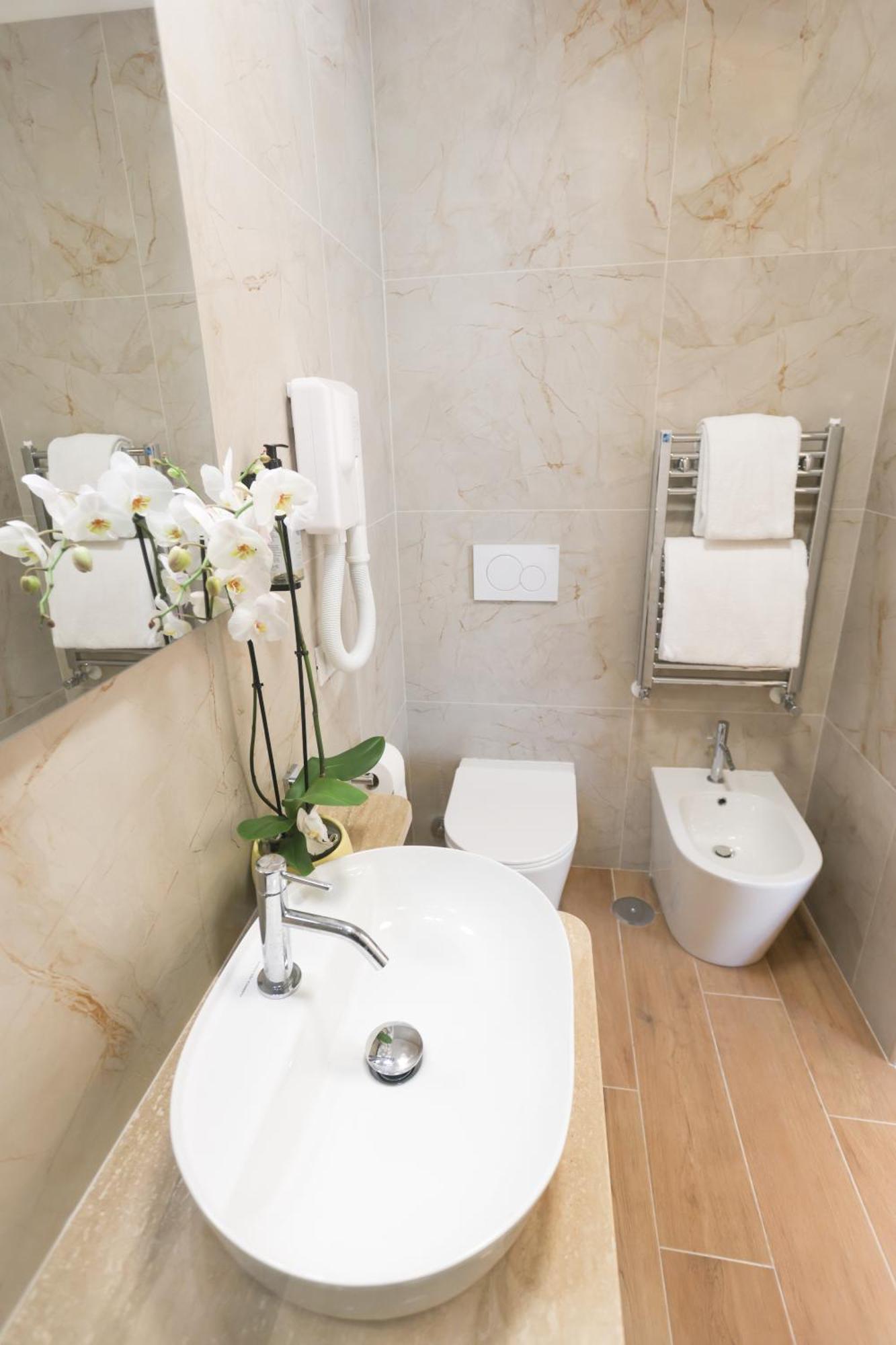 Quadruple Room with Private Bathroom