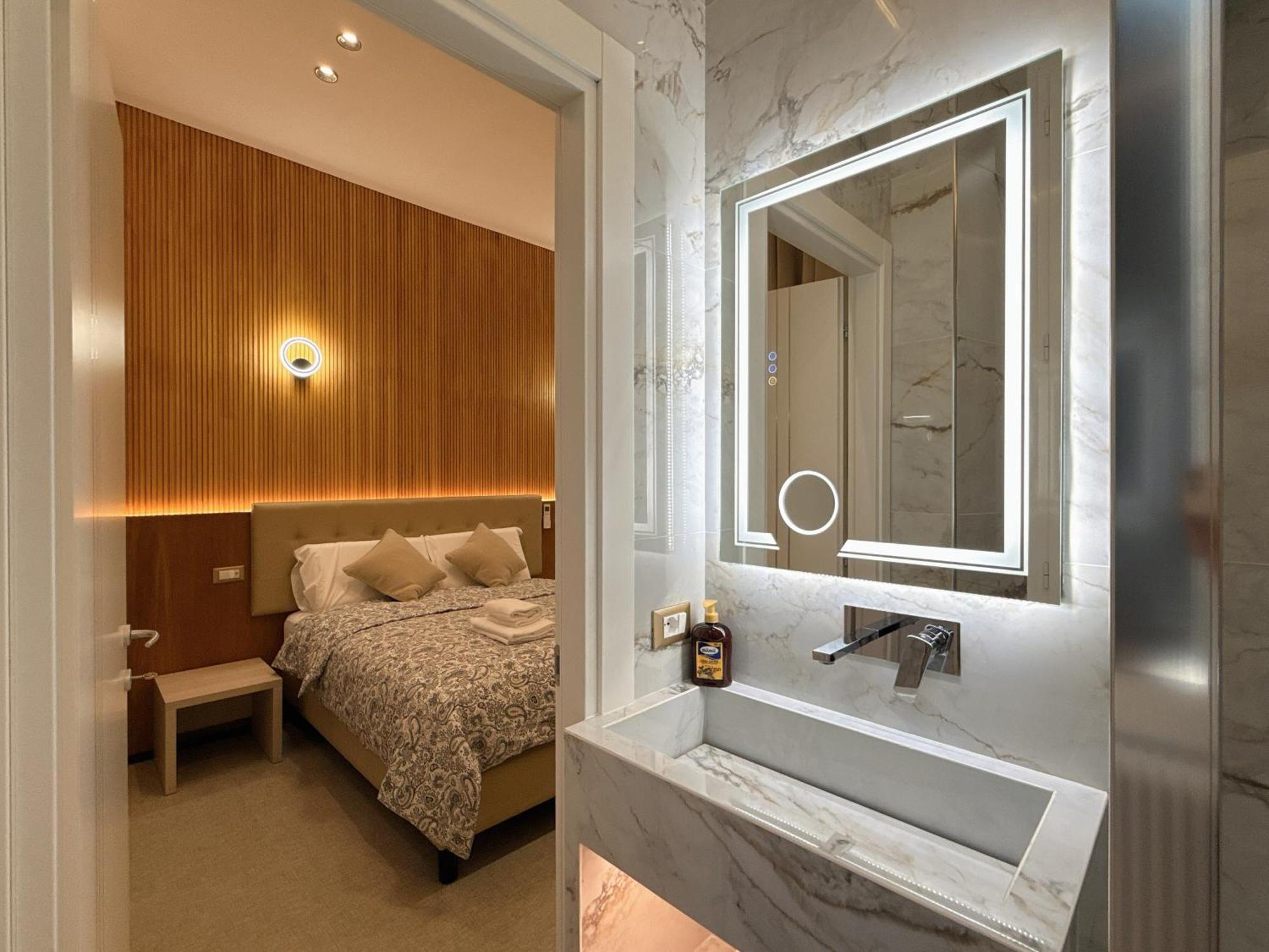Deluxe Double Room (2 Adults + 1 Child)