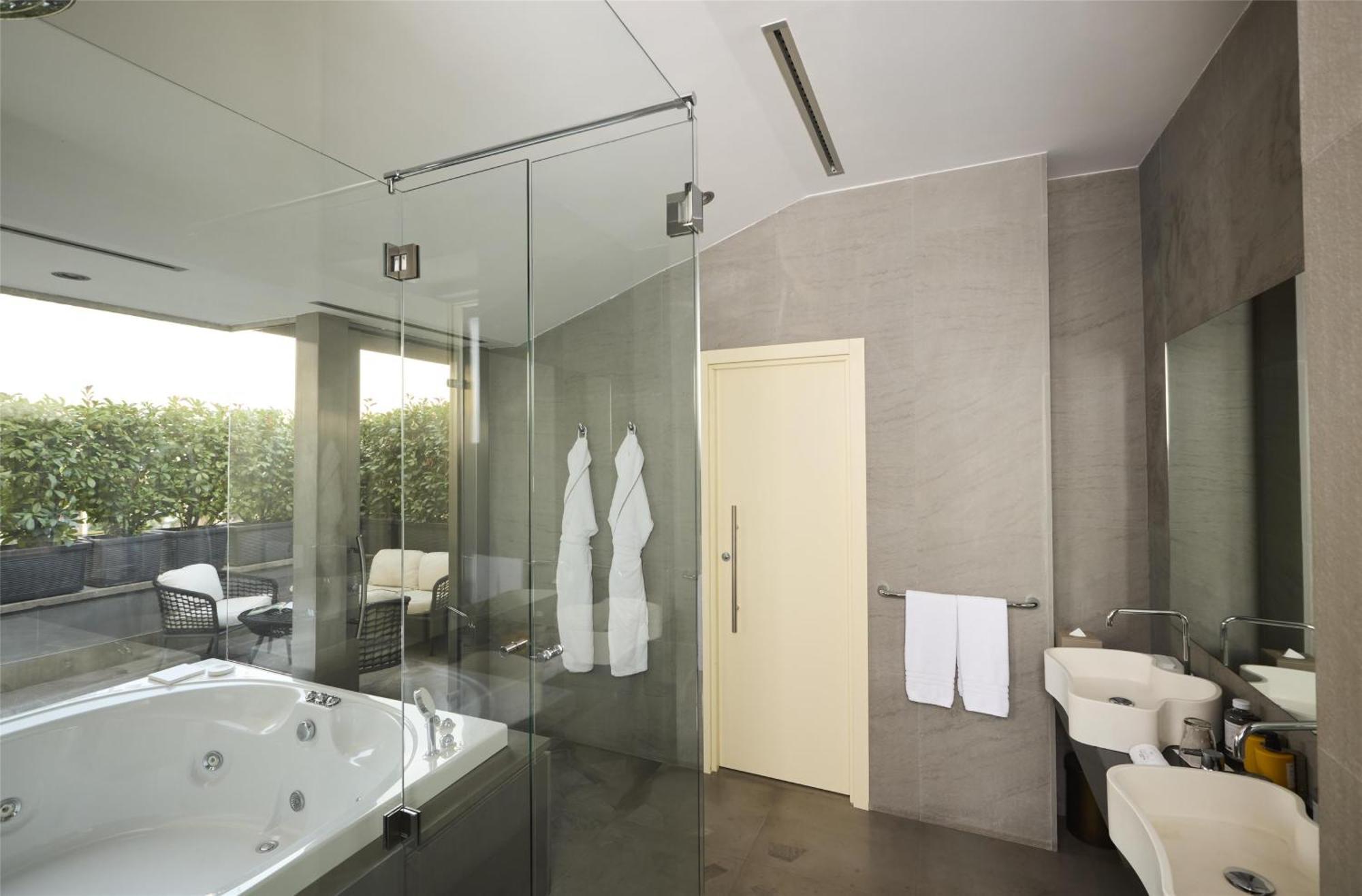 Suite Executive with Jacuzzi, Terrace and View