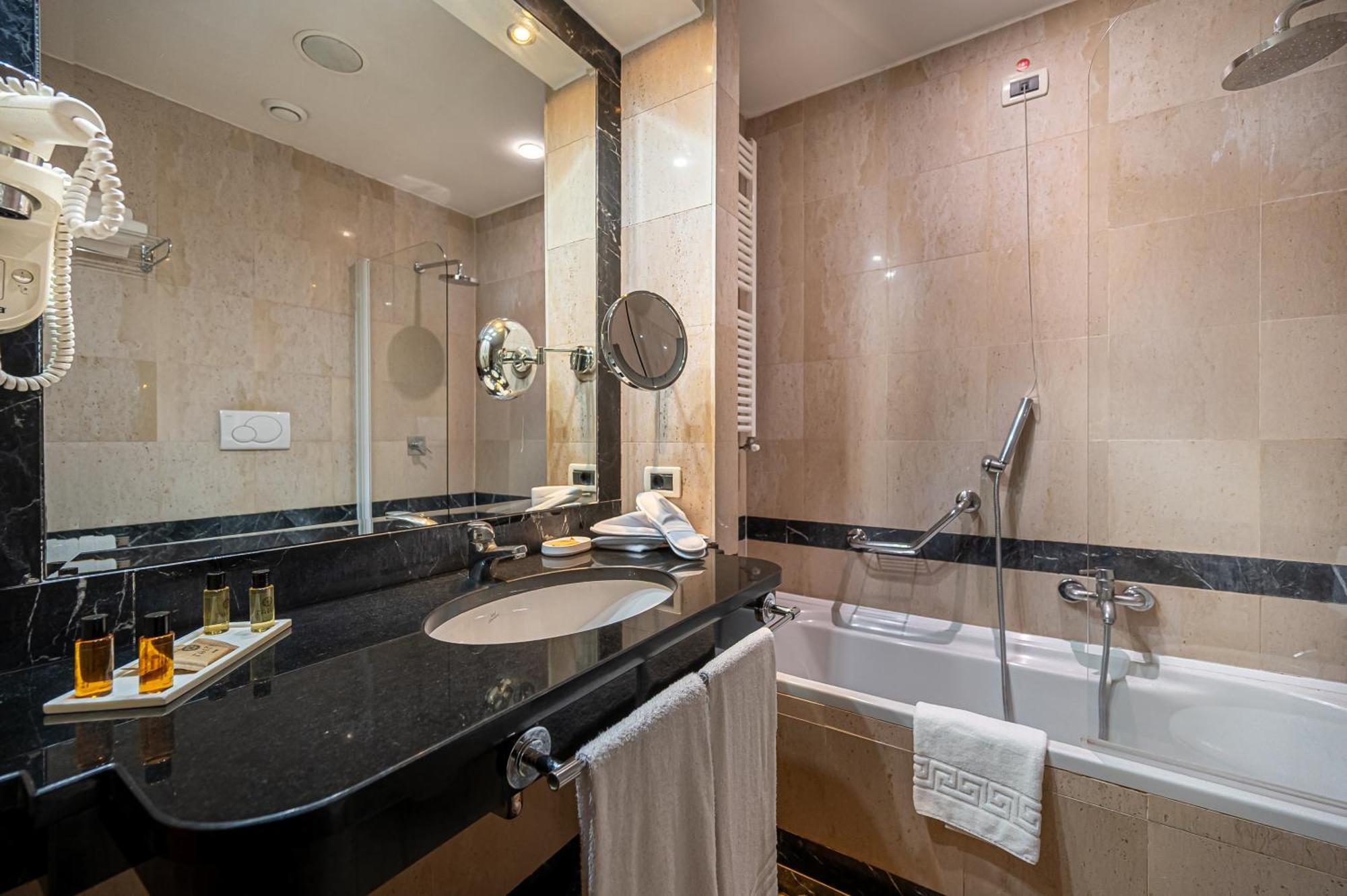 Classic Double or Twin Room Pet Friendly,1770459386:JPEG