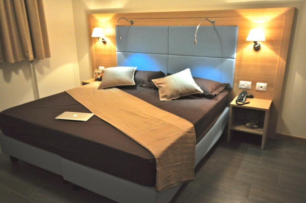 Double or Twin Room,1215998986:JPEG