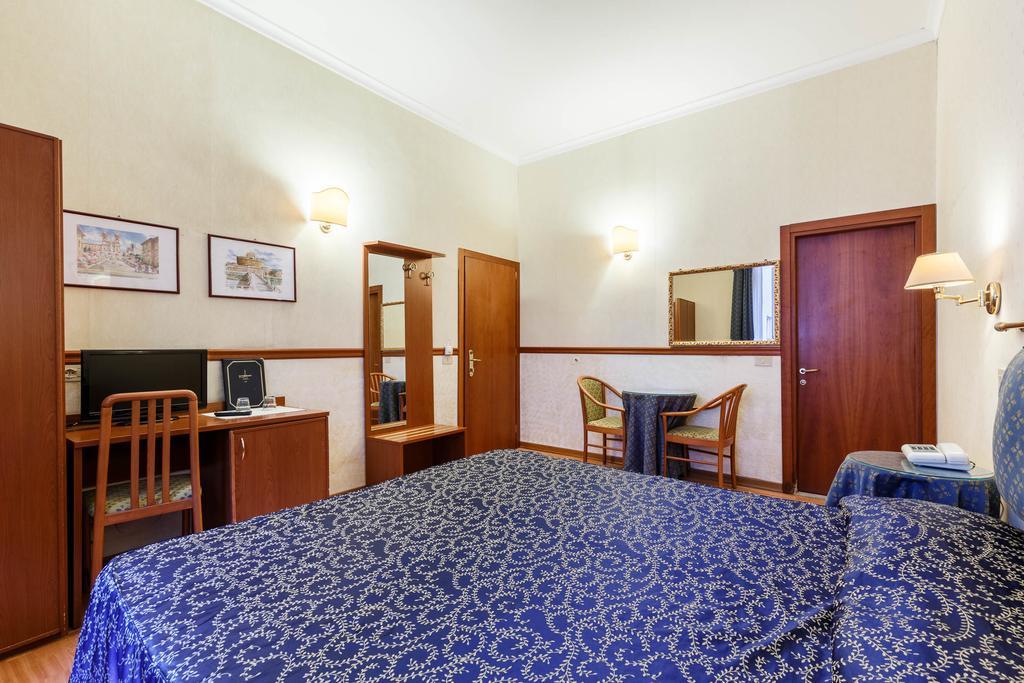 Comfort Triple Room