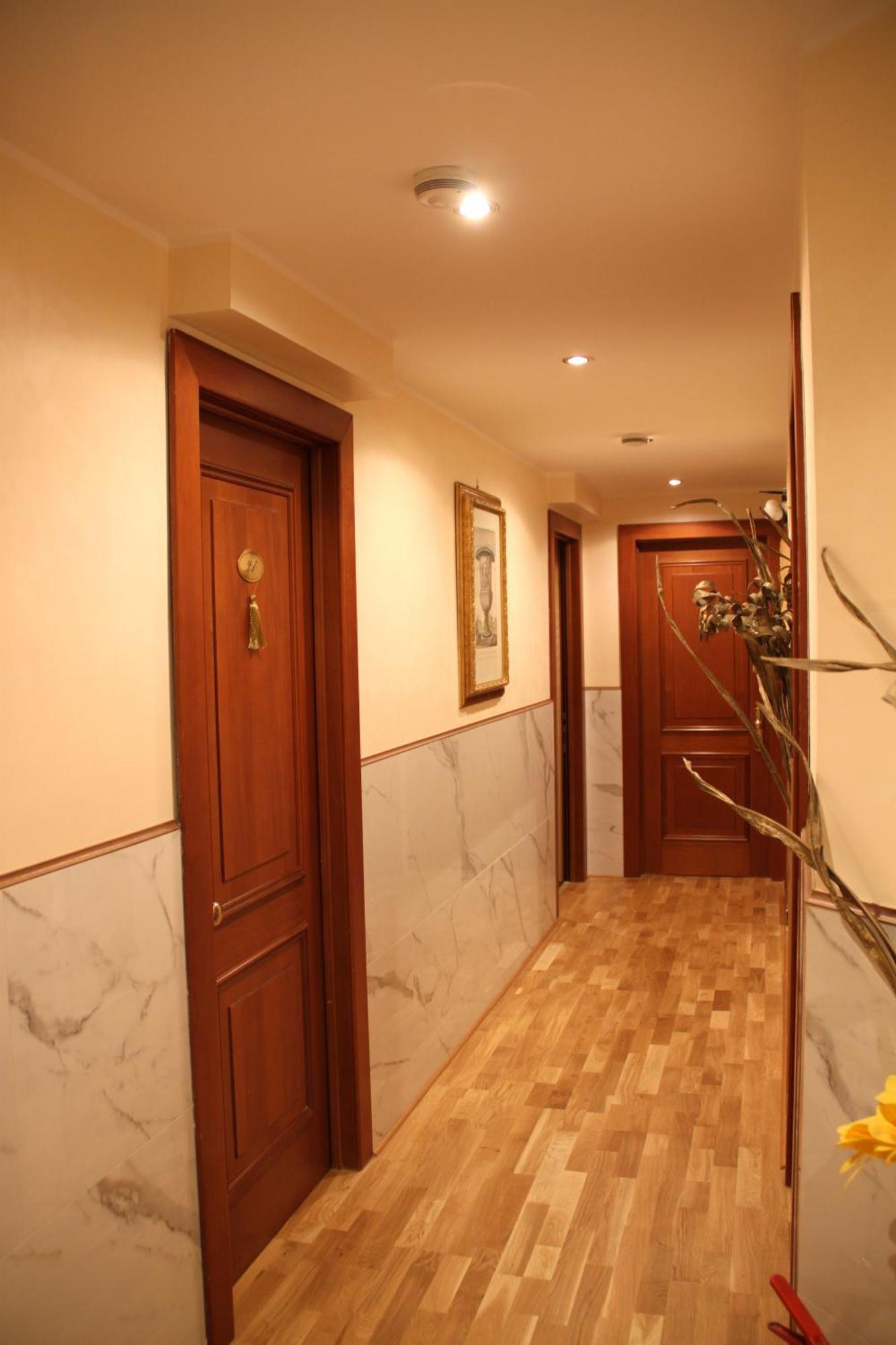 Single Room,705321454:JPEG