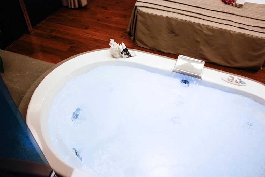 Suite with Hot Tub