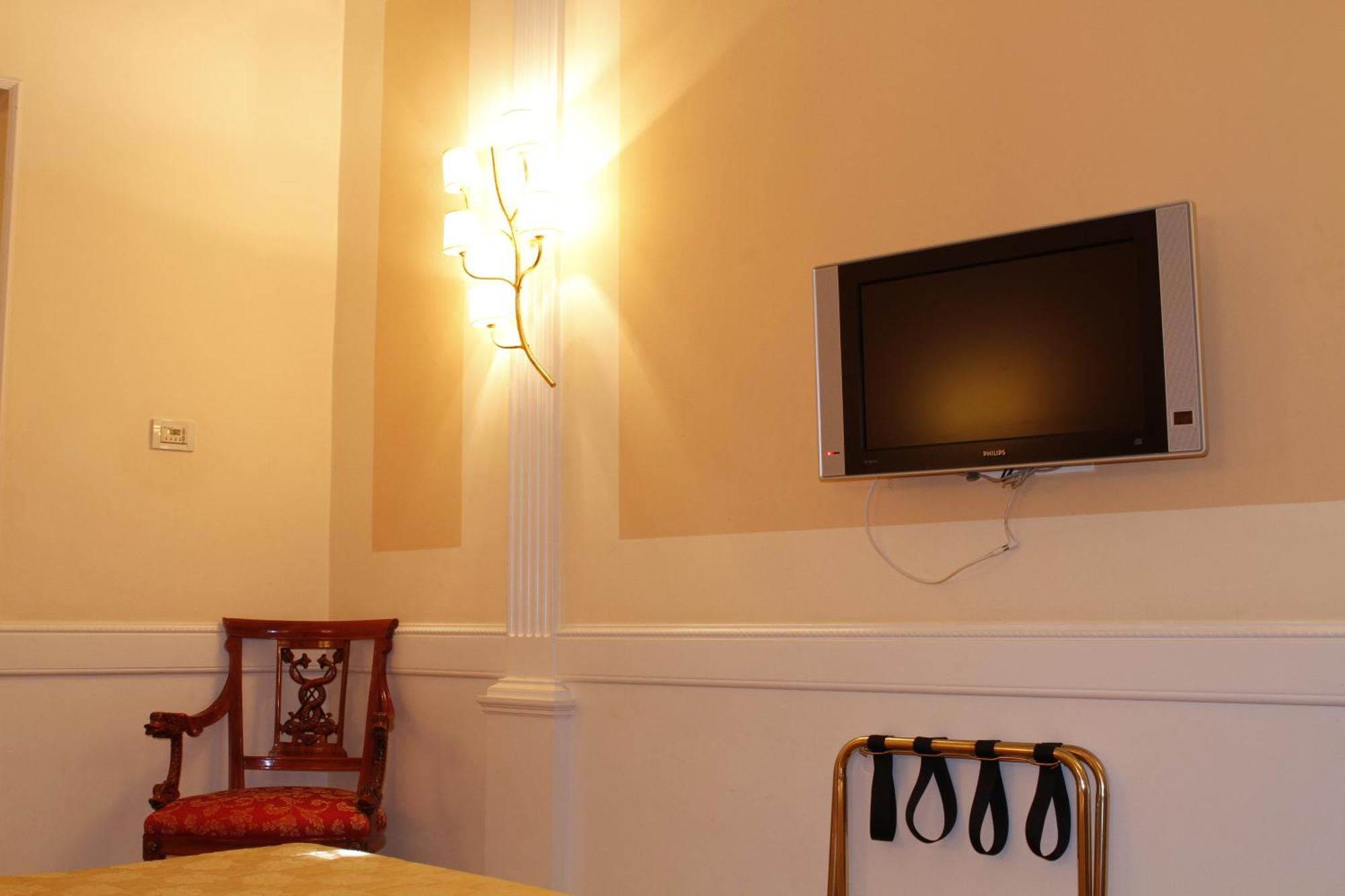Family Room,693013689:JPEG