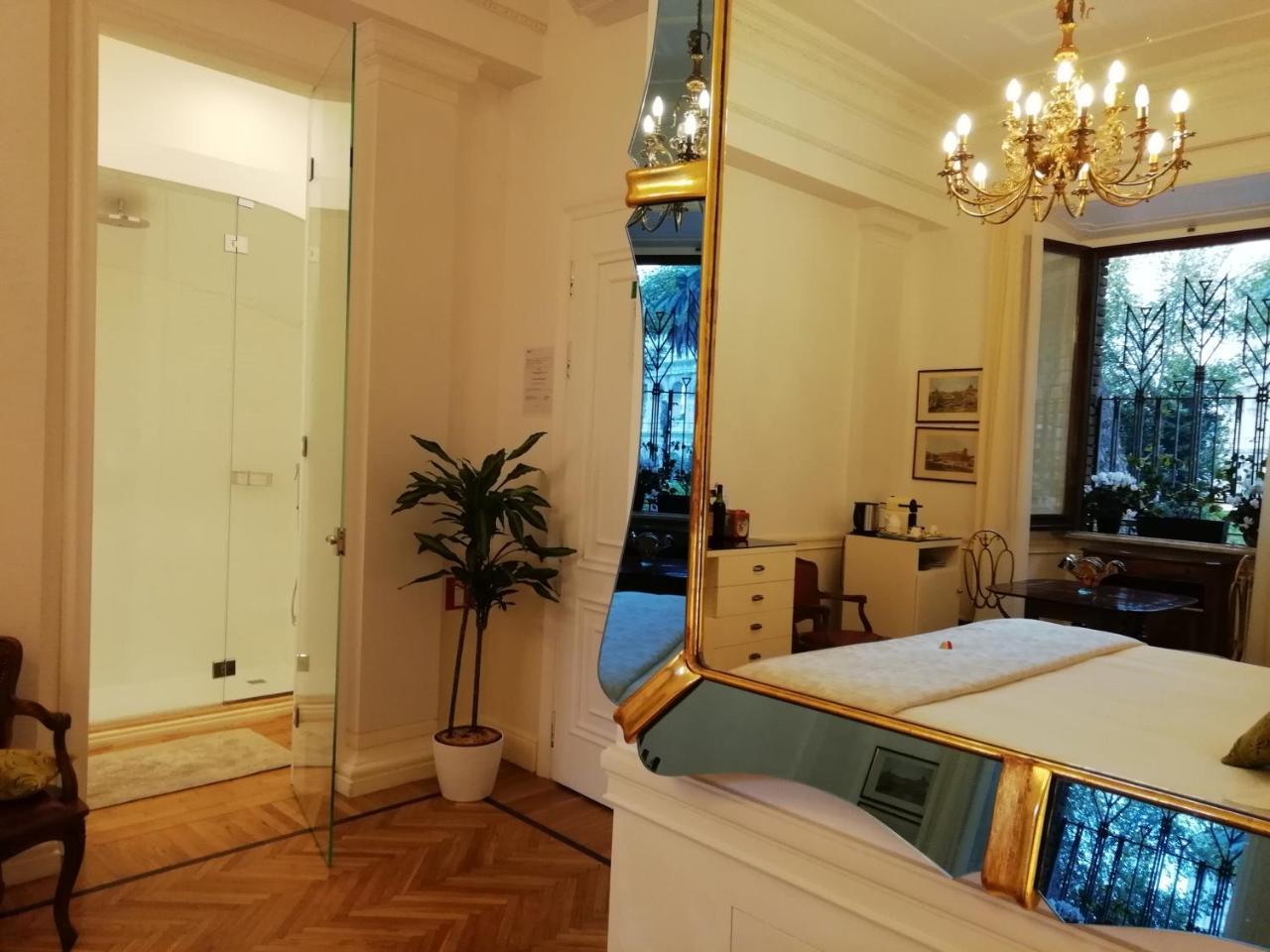 Standard Double Room with Colosseum View
