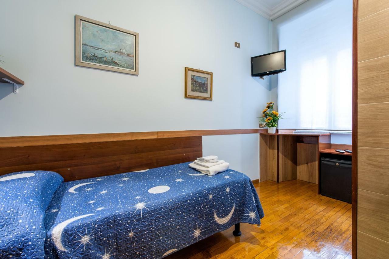Single Room,805613817:JPEG