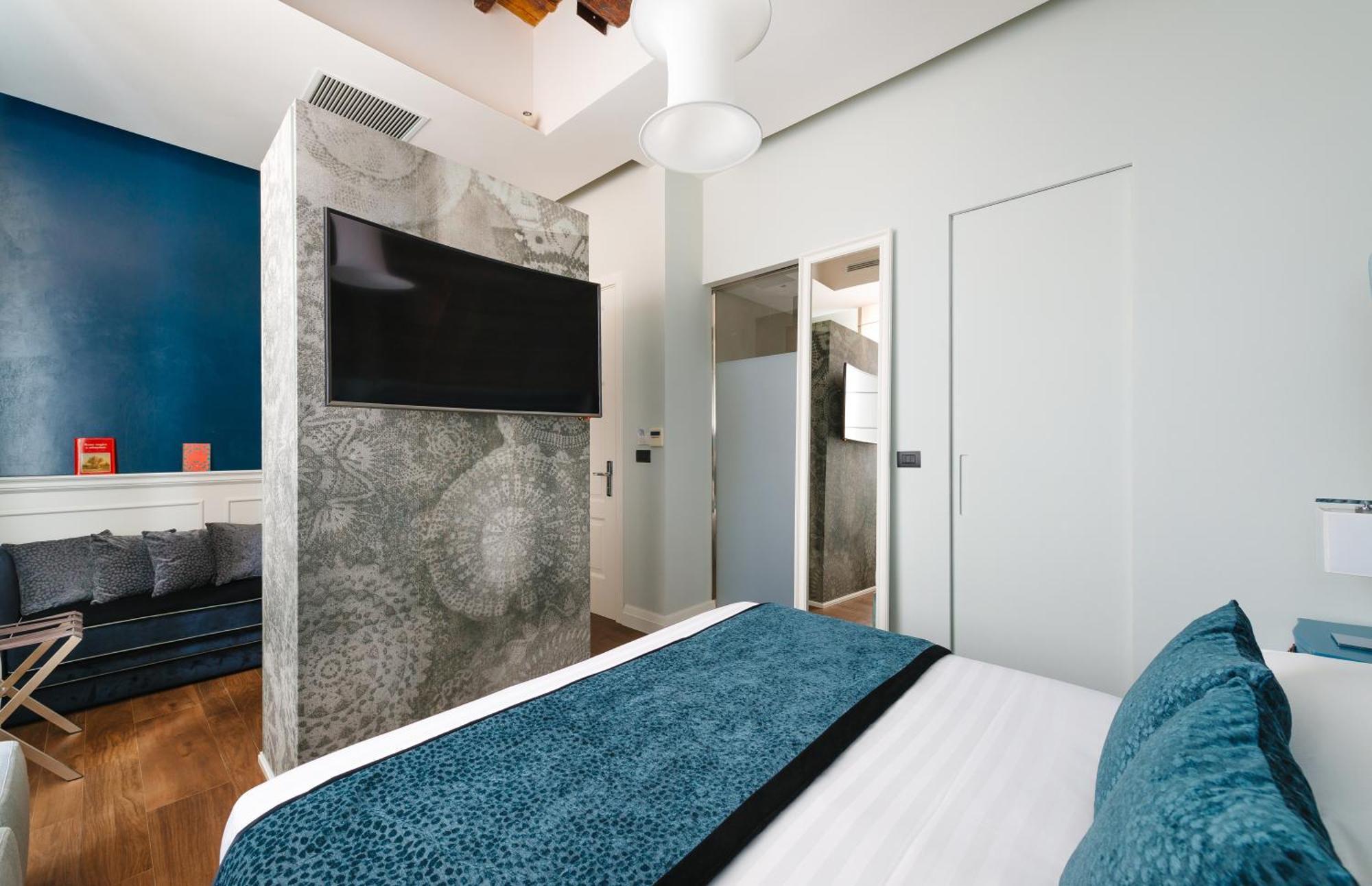 Large Deluxe Double or Twin Room