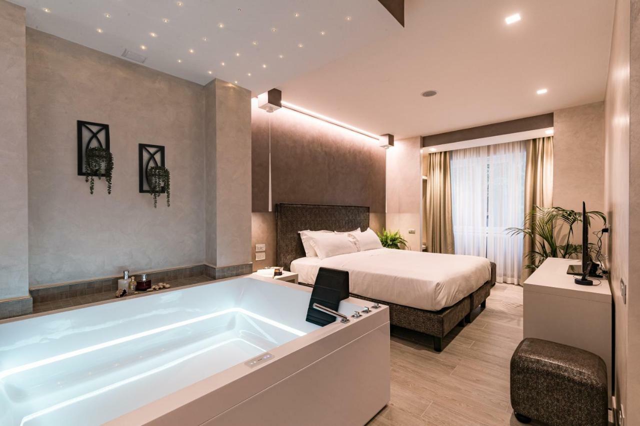 Delux Suite with Spa bath and garden