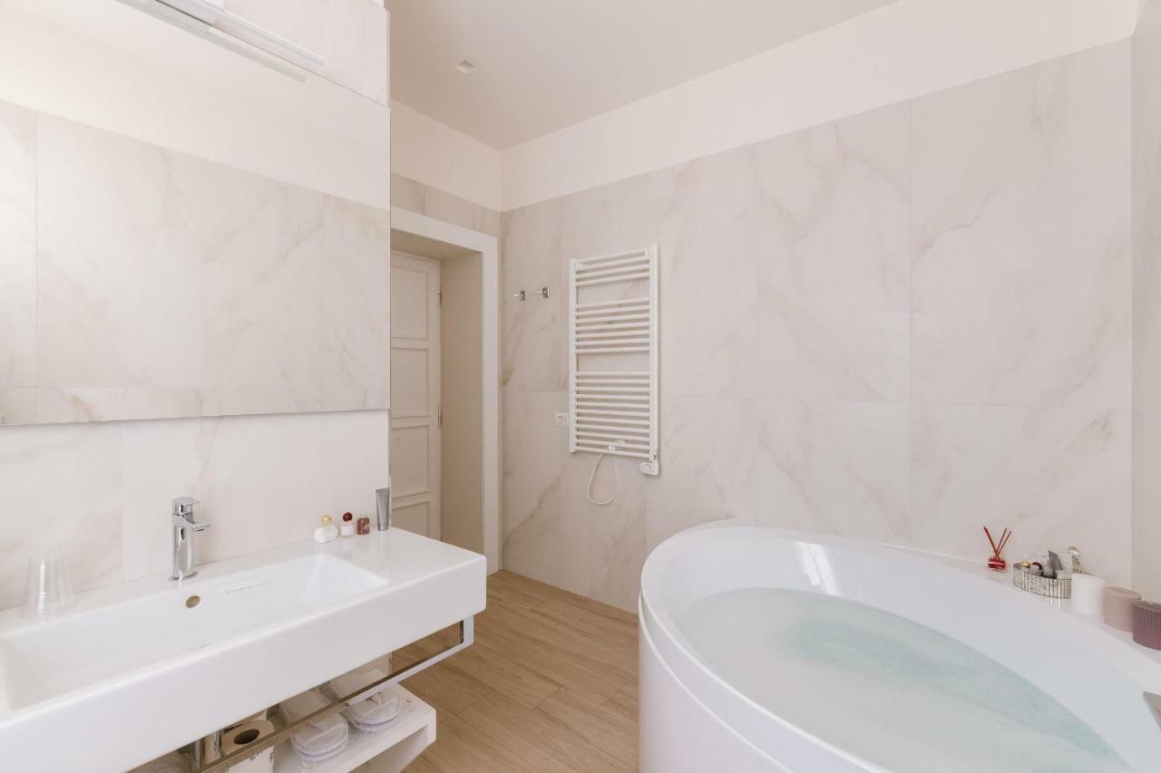 King Suite with Spa Bath