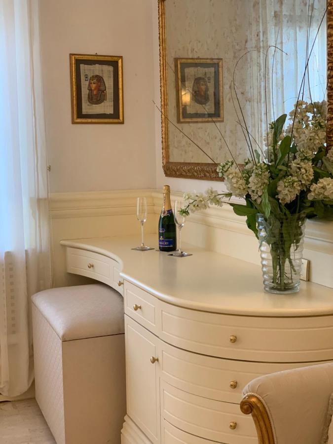 Deluxe Suite with Spa Bath