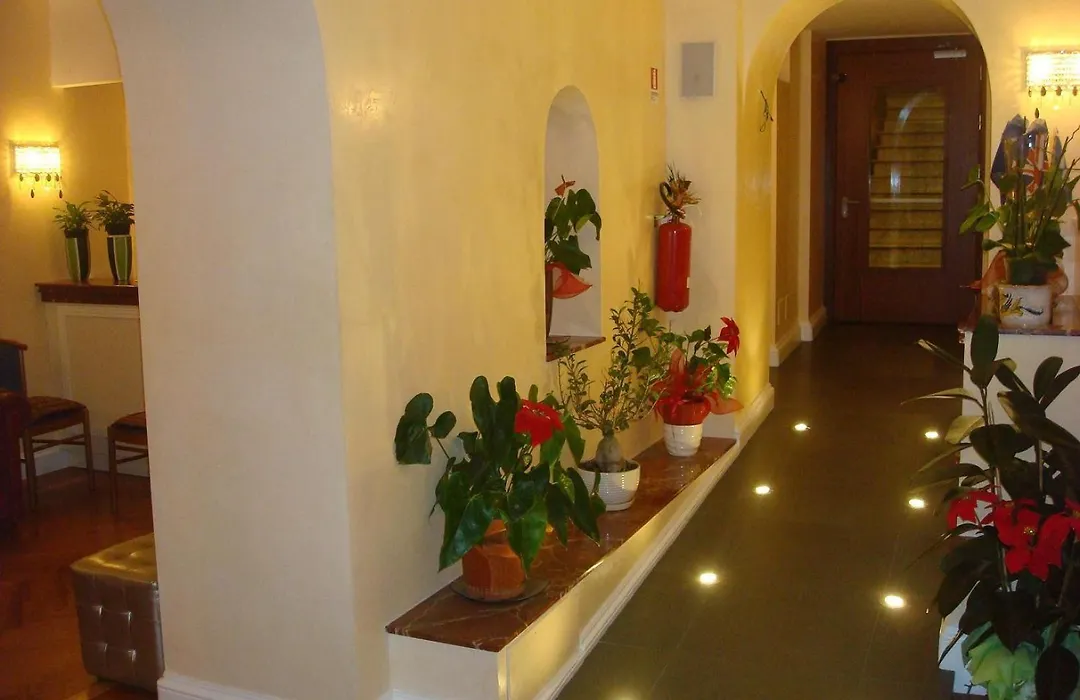 Hotel Dina-1