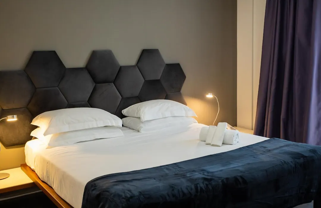 Black Hotel-1