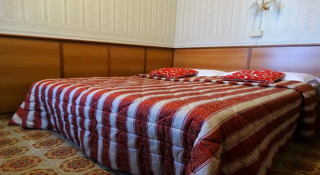 Hotel Cristina-1