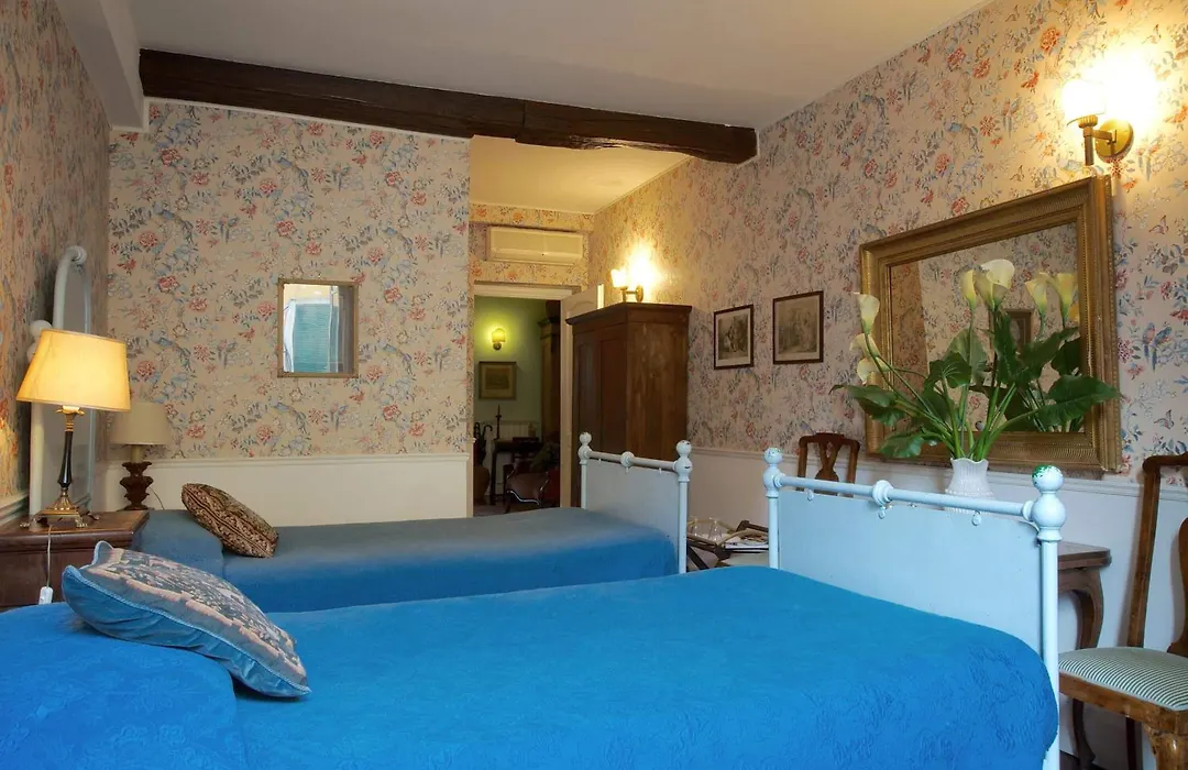 Guest House Arco Dei Tolomei-1