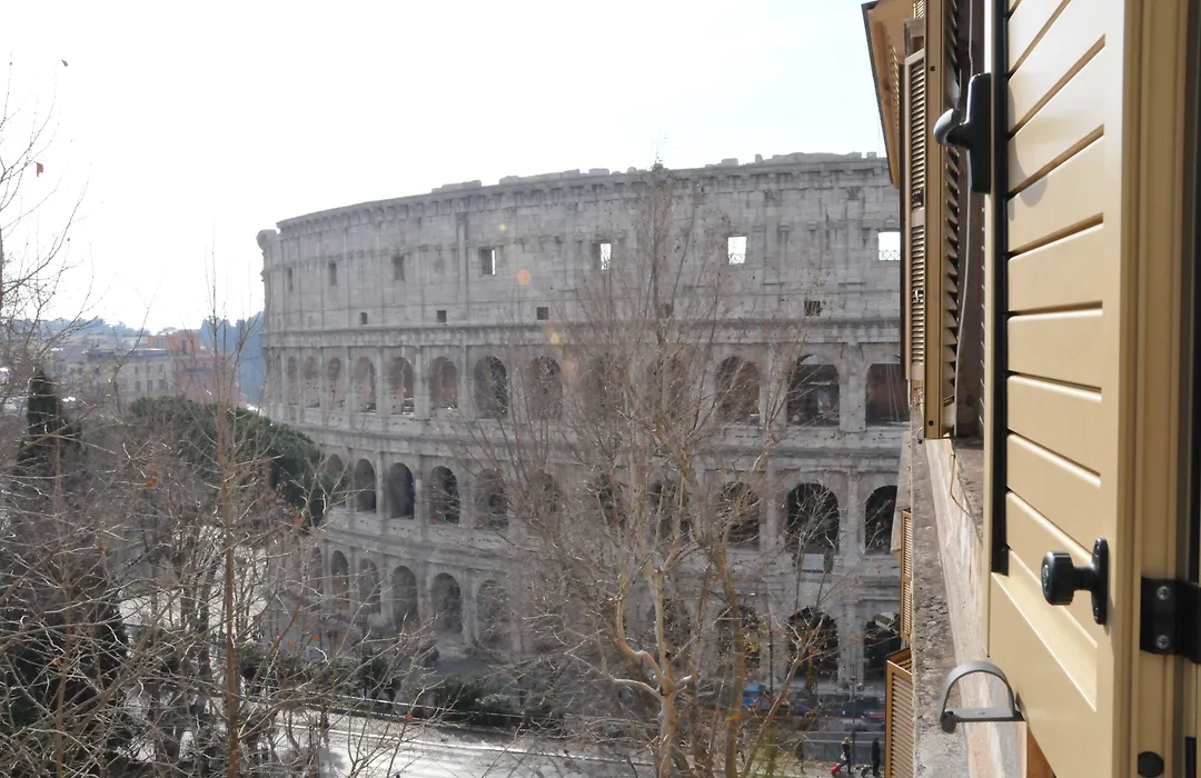 Colosseum Corner-1
