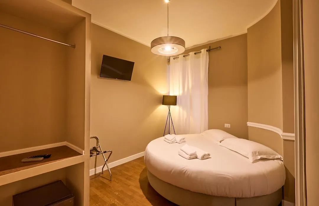 Dem Hotel-1
