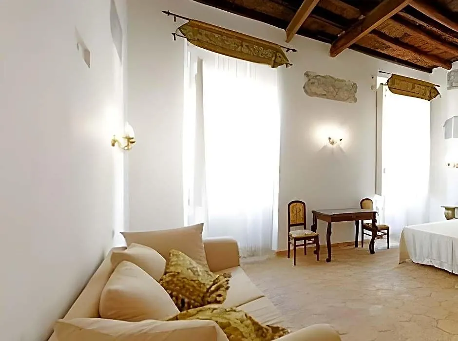 Navona Governo Vecchio Guest House-1