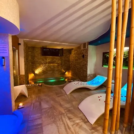 Aurelia Garden Gold B&B-3