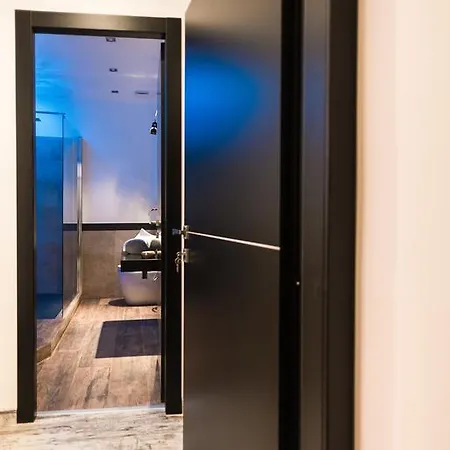 Trevi & Pantheon Luxury Rooms-3