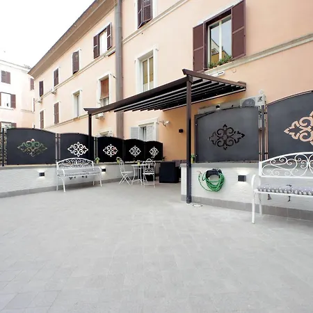 Roman Holiday Suites-2