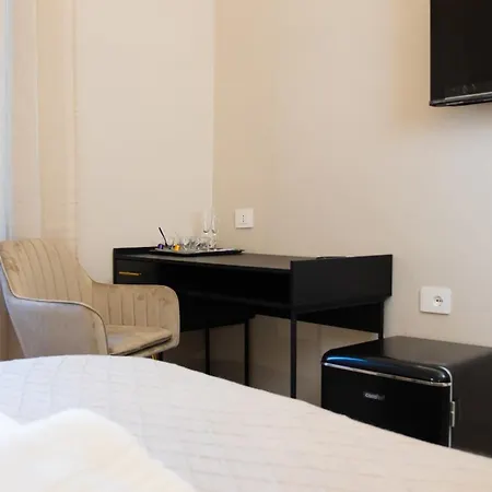 Suites 215 Colosseum - Guesthouse-2