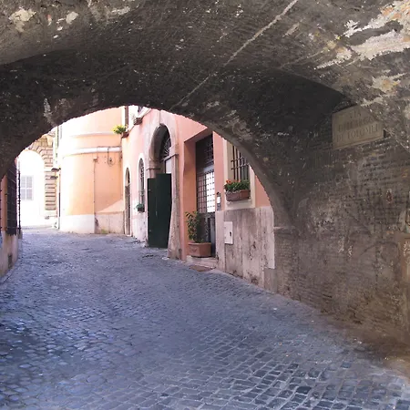 Guest House Arco Dei Tolomei-3