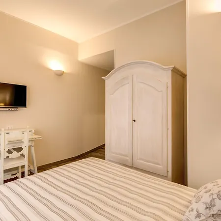 Casa Tua Vaticano Guest House-2