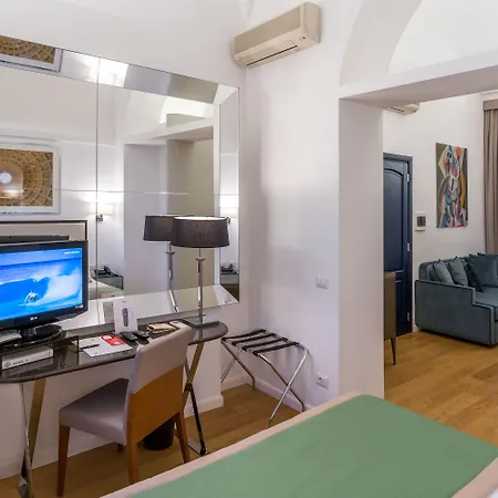 Les Diamants Spanish Steps Suite-2