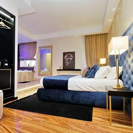 Spanish Diamond Luxury Suites & Jacuzzi-3