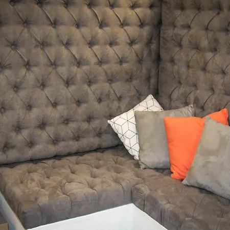 Eighty Four Rooms-2