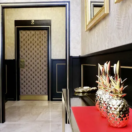 Spanish Diamond Luxury Suites & Jacuzzi-2