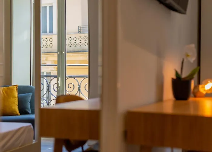 Design 18 Charming Rooms Rome