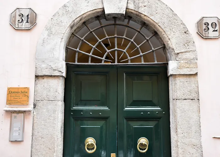 Domus Julia Trevi - Spagna Rome