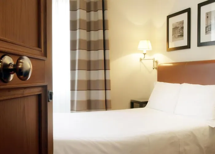 Hotel Deals RomeAlbergo Santa Chiara